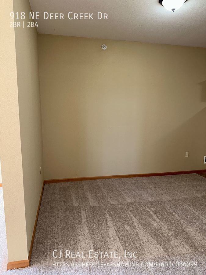 918 Ne Deer Creek Dr - Photo 3 of 7