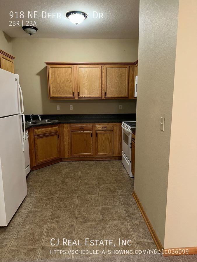 918 Ne Deer Creek Dr - Photo 4 of 7