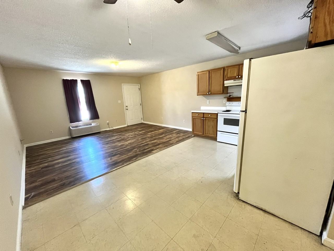 Lauderdale Apartments - Photo 4 of 7