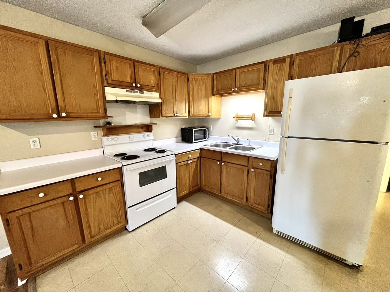 Lauderdale Apartments - Photo 5 of 7