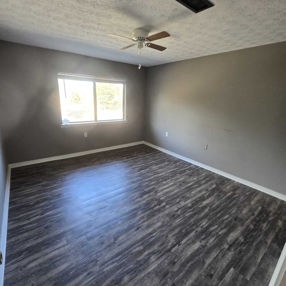 Ash Avenue Northeast - Photo 7 of 27