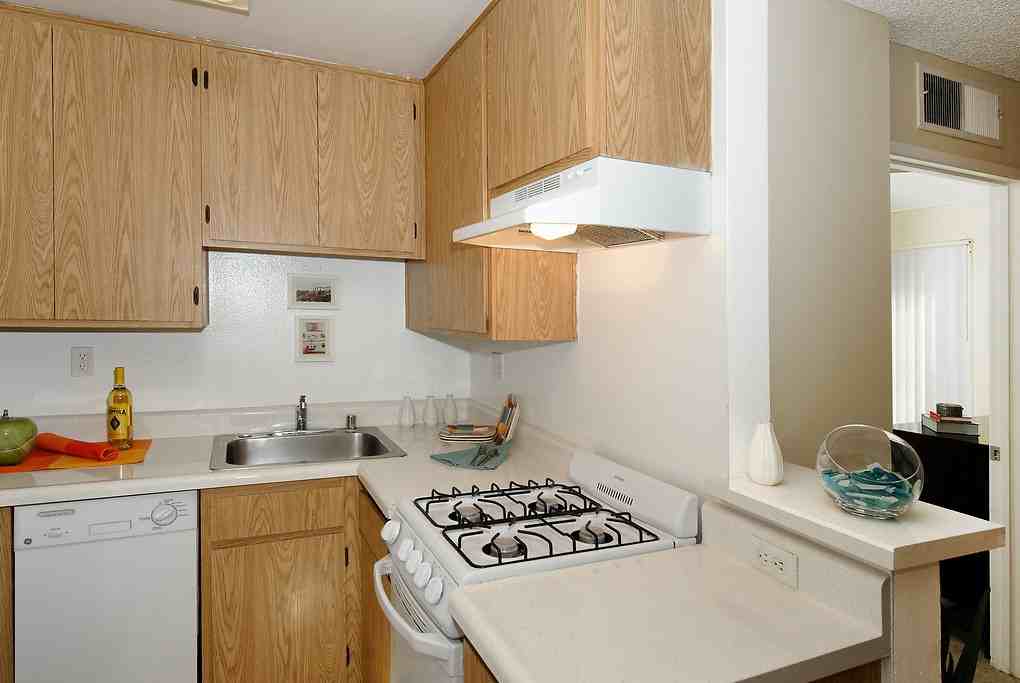 Windsor Court - Photo 6 of 21