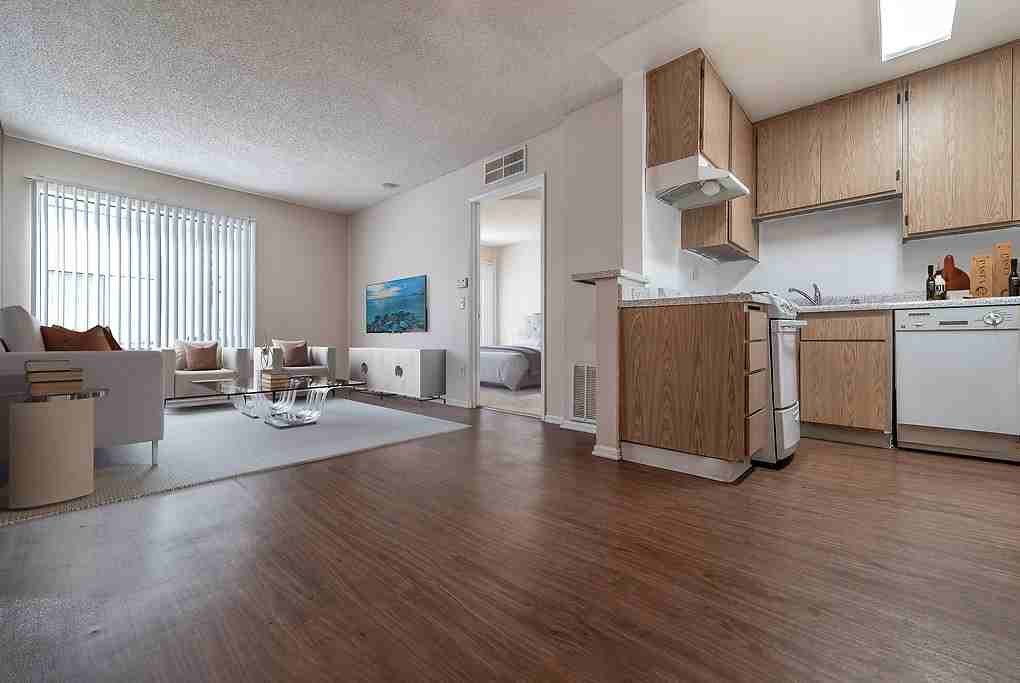 Windsor Court - Photo 7 of 21