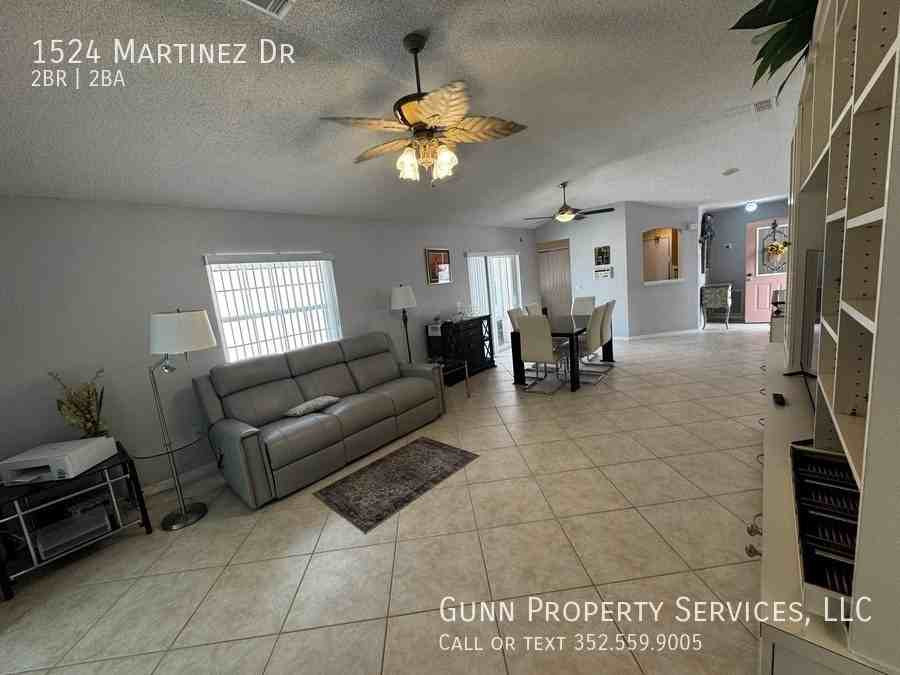 1524 Martinez Dr - Photo 2 of 20