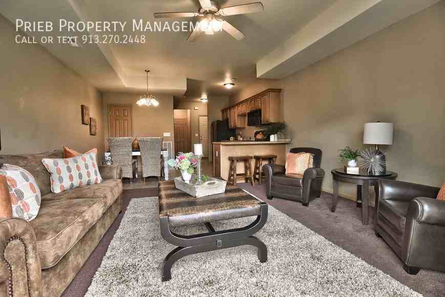 824 S Woodson Ct - Photo 3 of 21