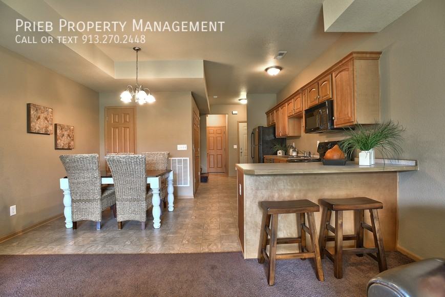 824 S Woodson Ct - Photo 6 of 21