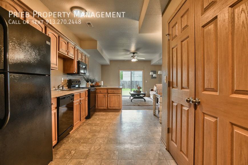 824 S Woodson Ct - Photo 7 of 21