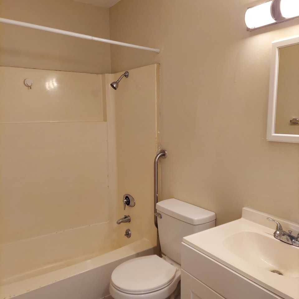 Creekview Apartments - Photo 3 of 11