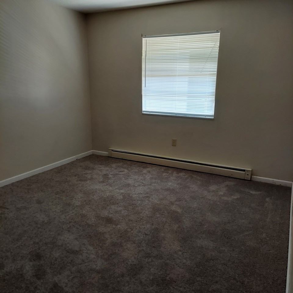 Creekview Apartments - Photo 4 of 11