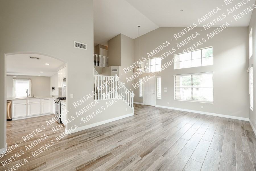 2305 E Cherry Hills Pl - Photo 5 of 50