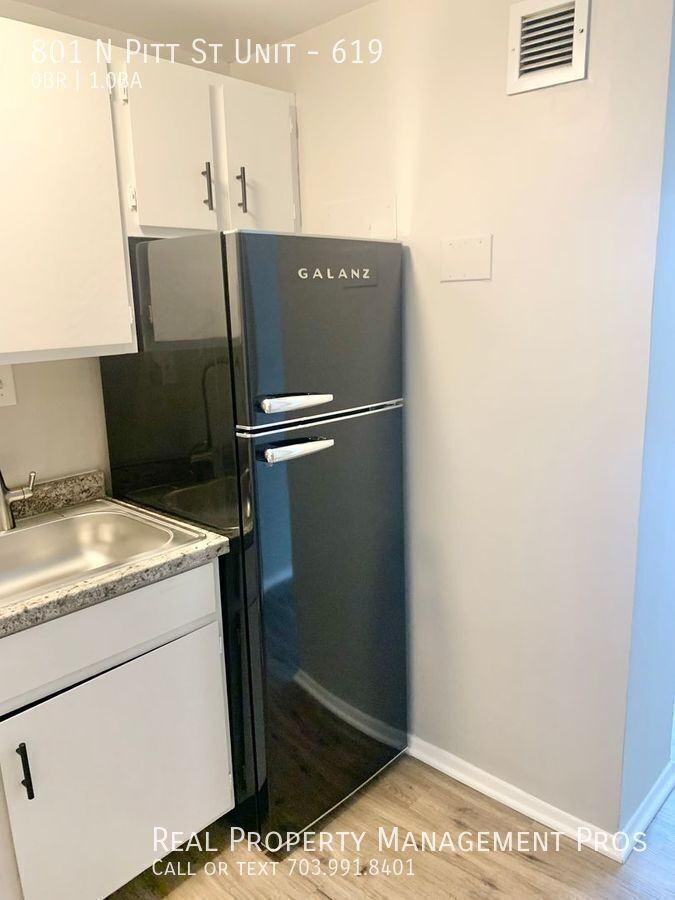 801 N Pitt St #619 - Photo 3 of 14