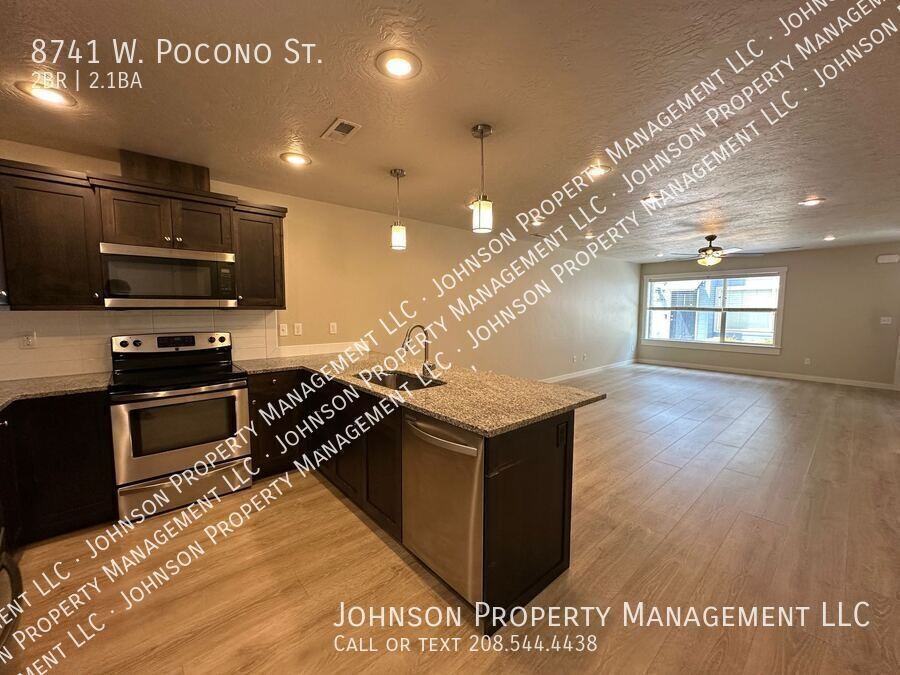 8741 W Pocono Ln - Photo 4 of 14