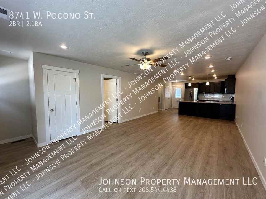 8741 W Pocono Ln - Photo 5 of 14