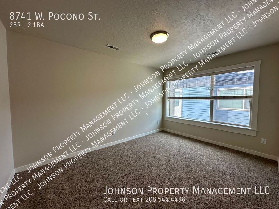 8741 W Pocono Ln - Photo 7 of 14