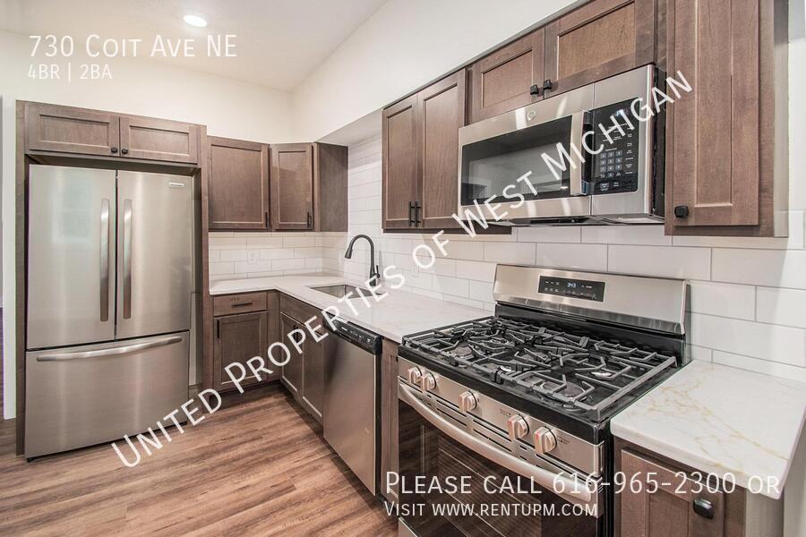 730 Coit Ave Ne - Photo 3 of 22