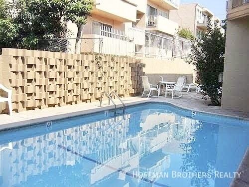 1543 N Formosa Ave #19 - Photo 6 of 7