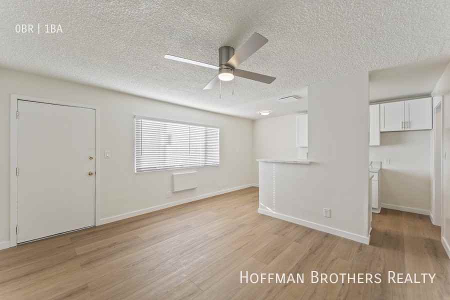 14232 Sylvan St #8 - Photo 3 of 12