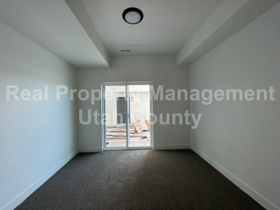 608 E 340 S - Photo 4 of 35
