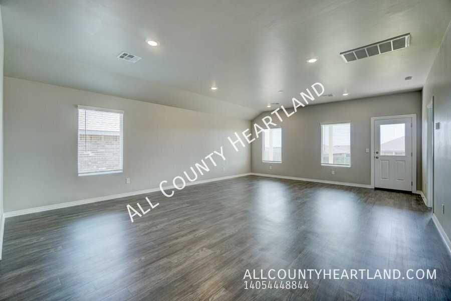 10512 Nw 26th St - Photo 3 of 12