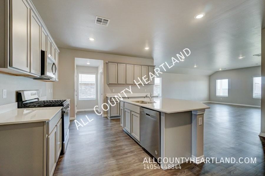 10512 Nw 26th St - Photo 5 of 12