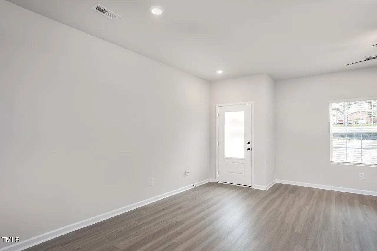 167 Seville Wy - Photo 2 of 19