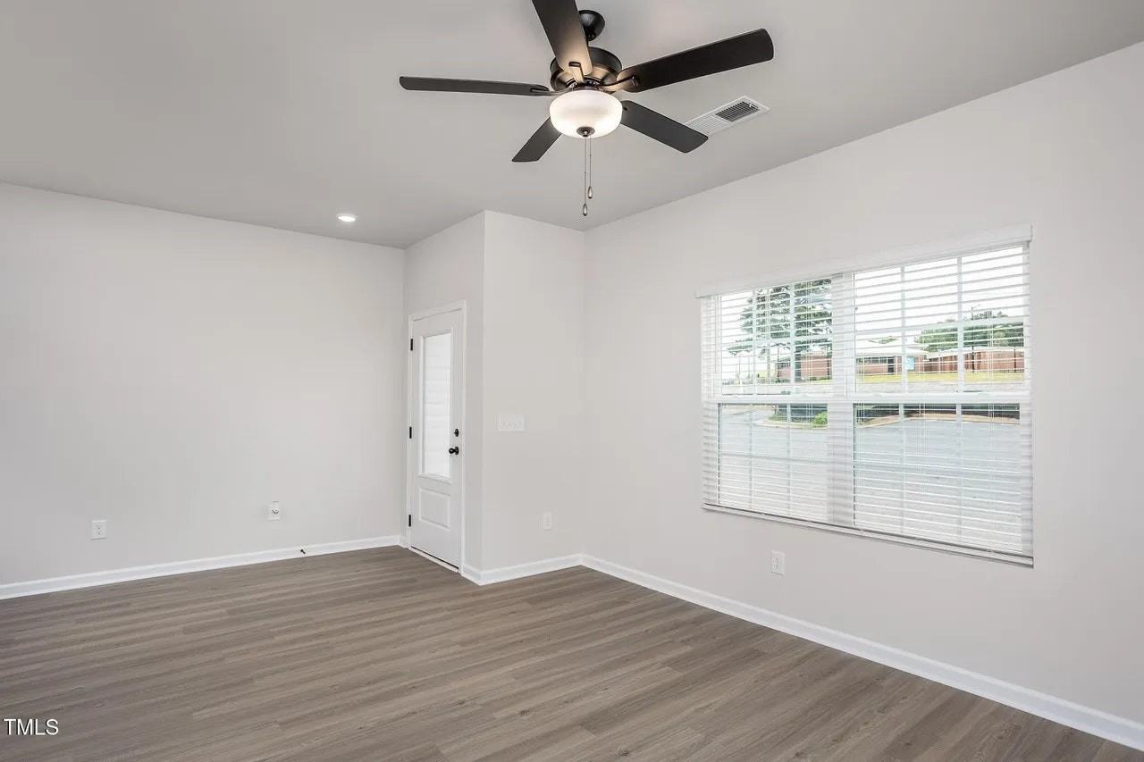 167 Seville Wy - Photo 3 of 19