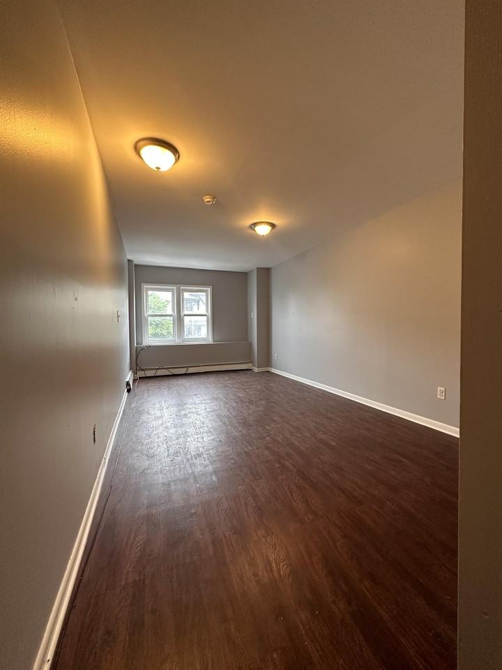 311-323 Clinton Avenue - Photo 5 of 37