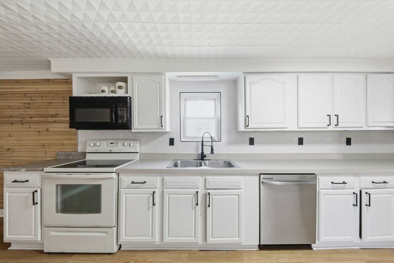 125 East Market Street - Photo 2 of 36
