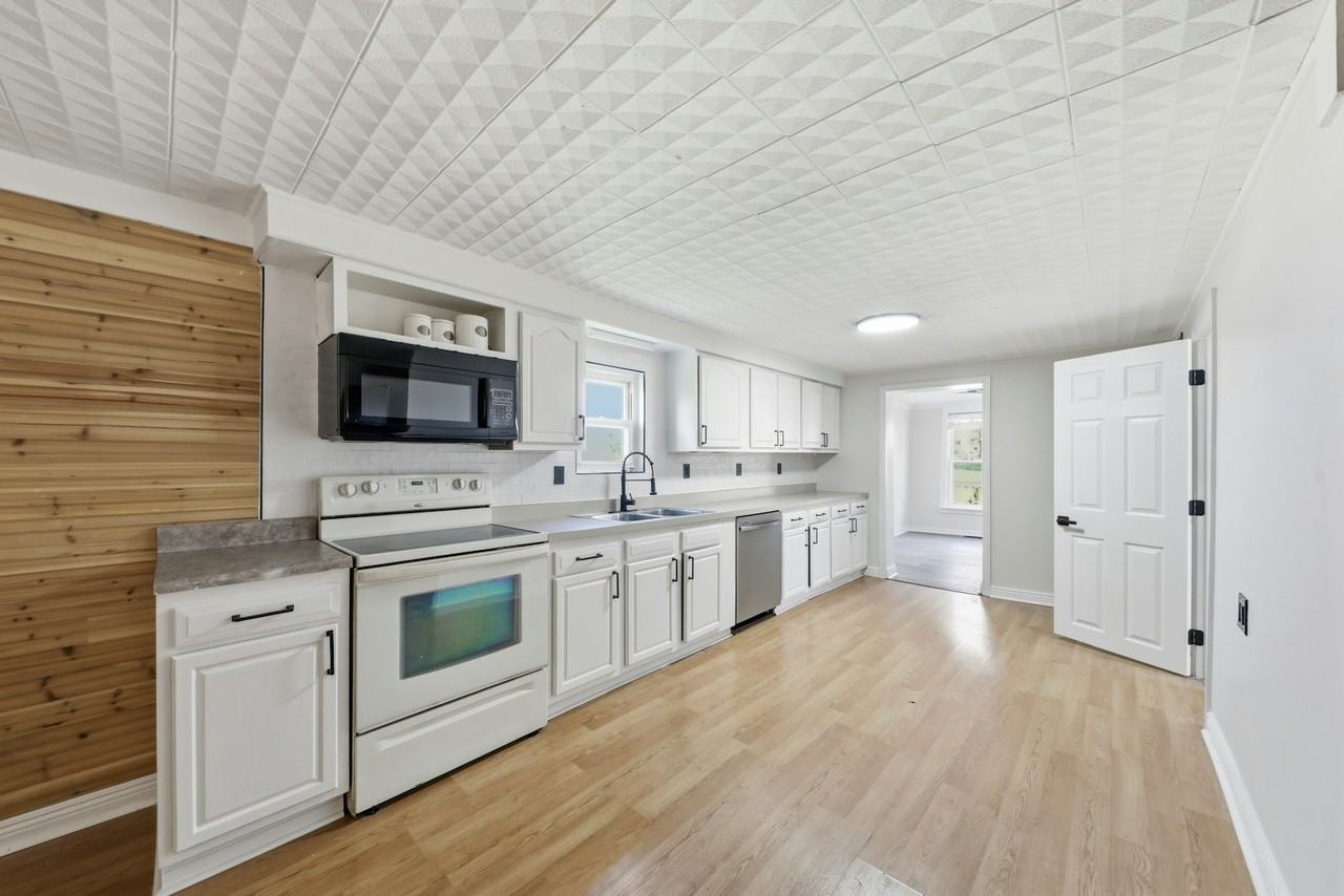 125 East Market Street - Photo 3 of 36
