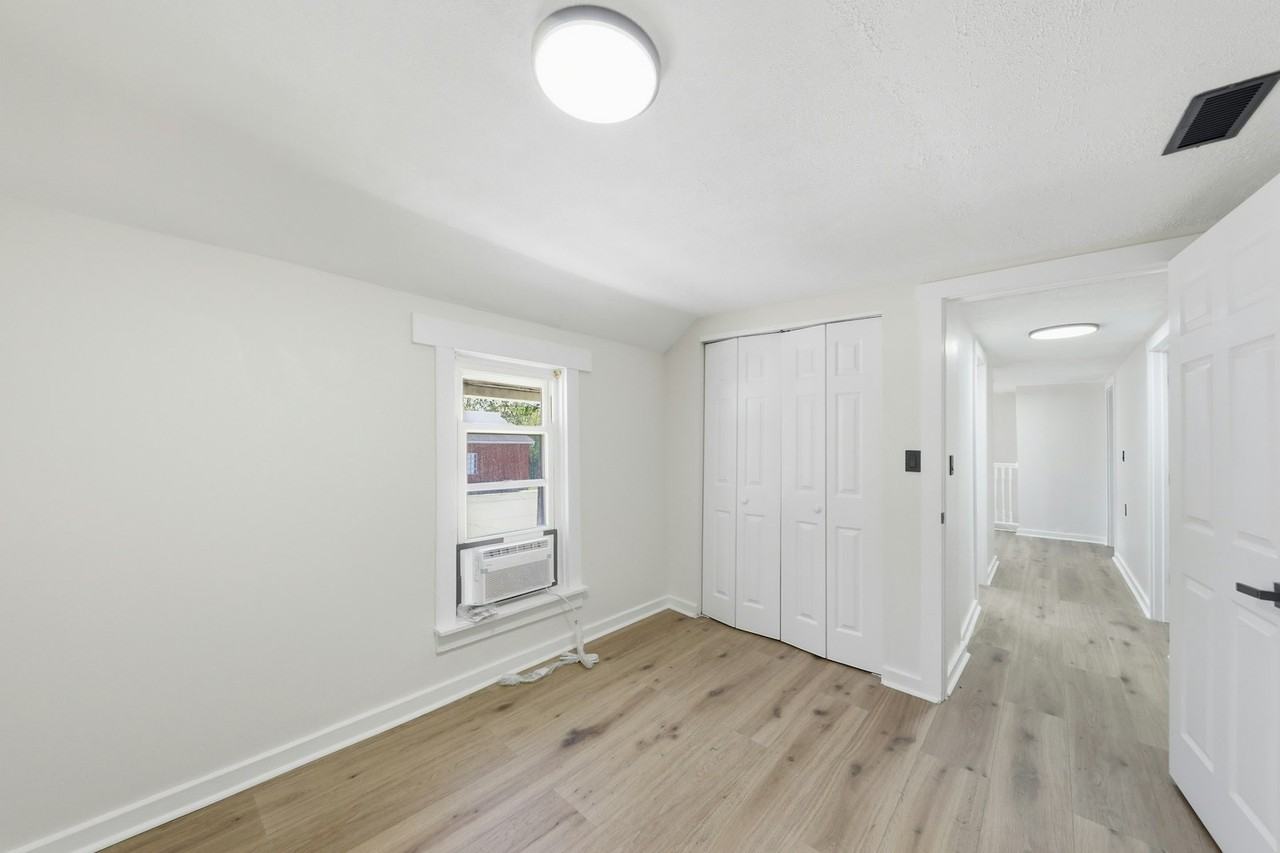 125 East Market Street - Photo 5 of 36