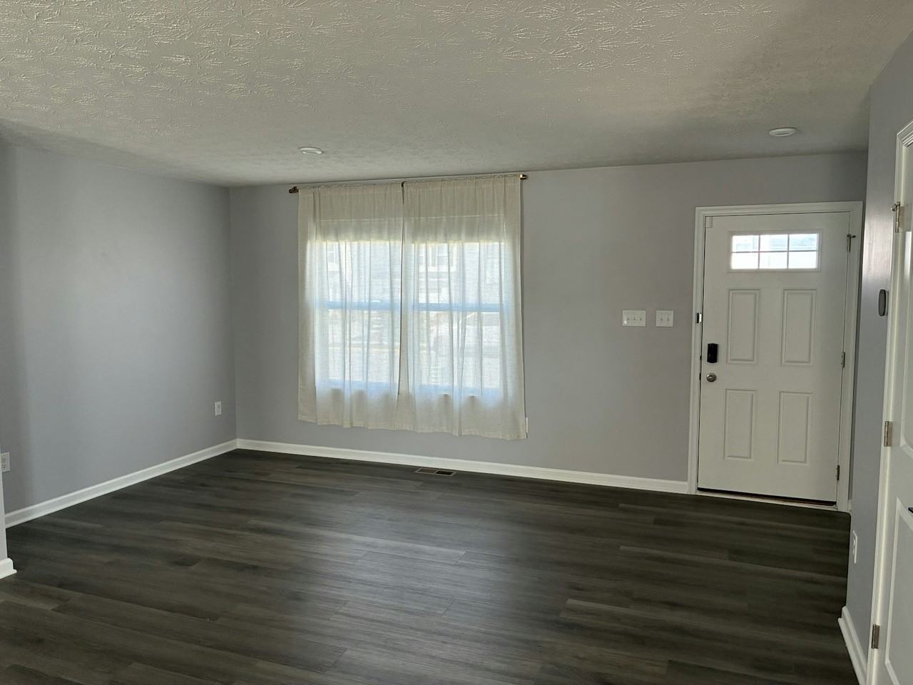 1550 Knights Way - Photo 3 of 22