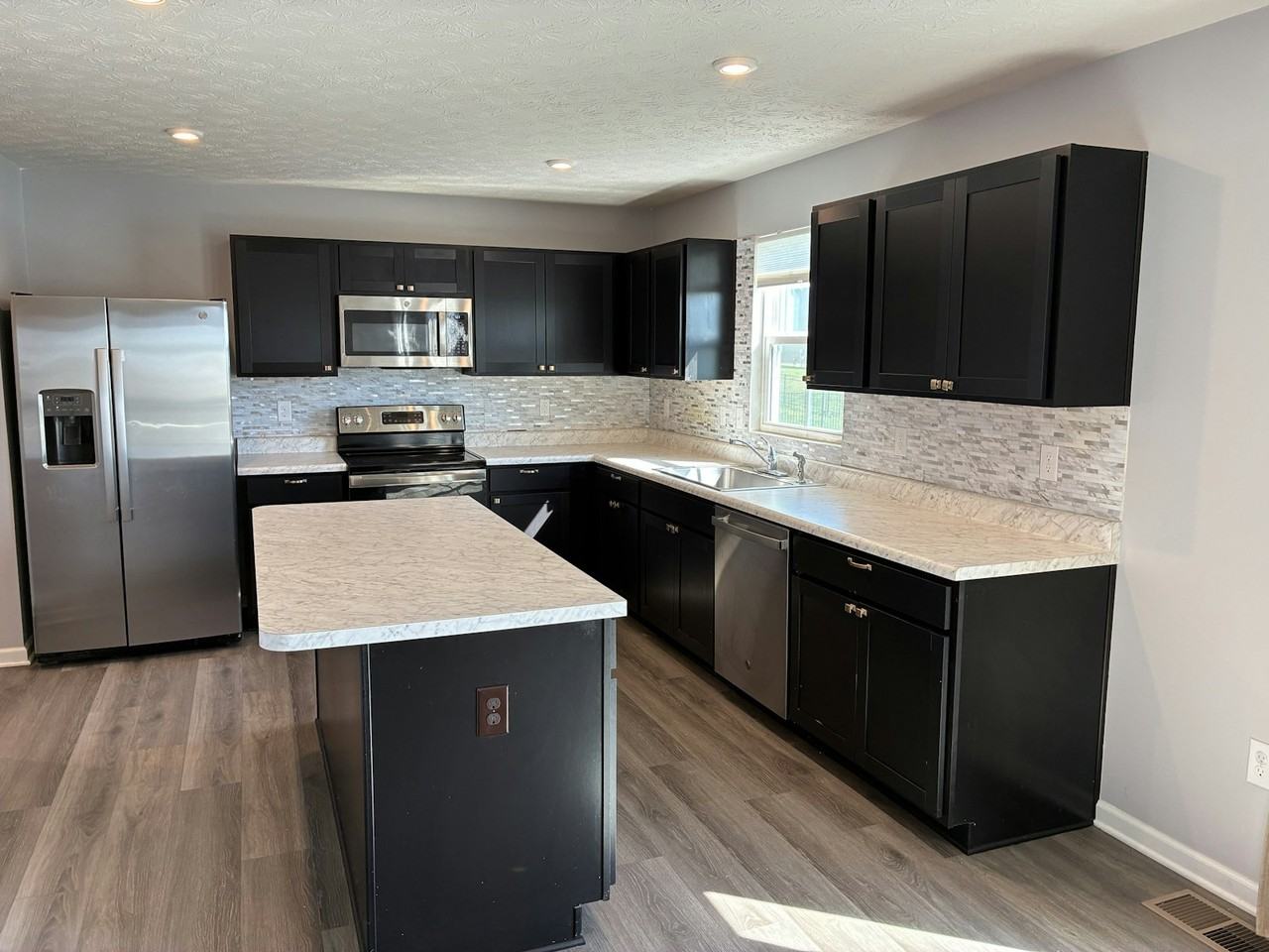 1550 Knights Way - Photo 5 of 22