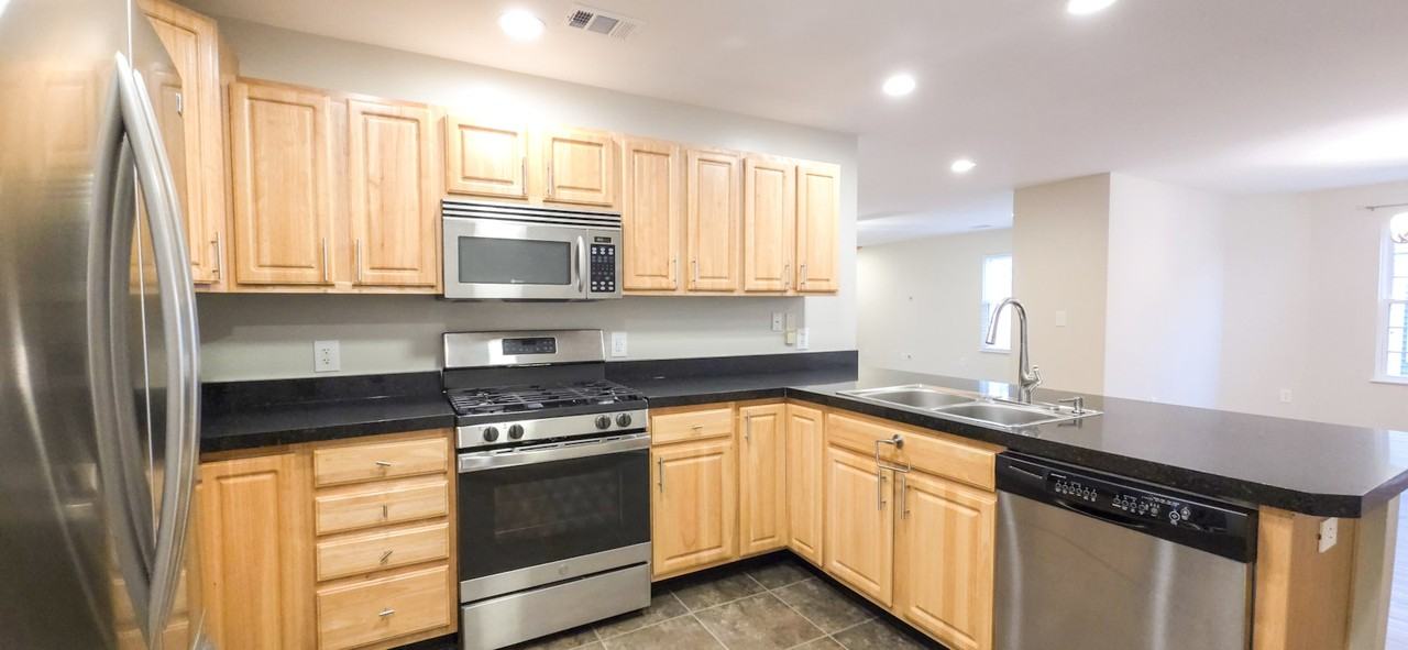 10557 Maine Drive - Photo 5 of 20