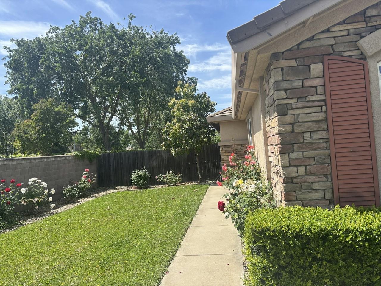 10294 Stoecker Way - Photo 3 of 35