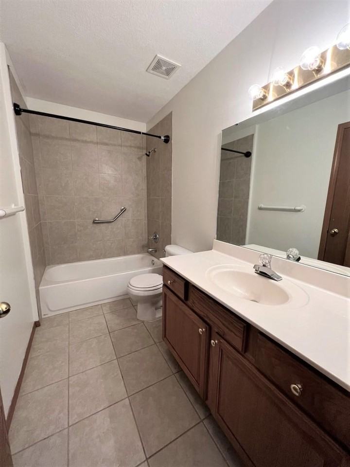 125 West Wade Street - Photo 3 of 12