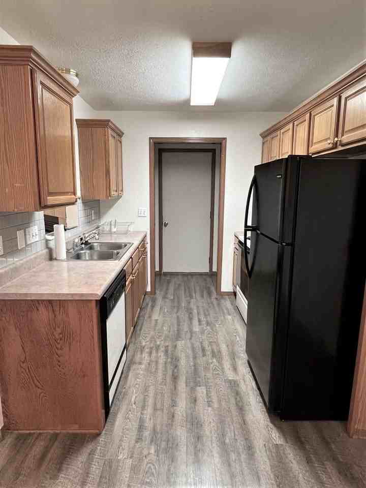 125 West Wade Street - Photo 6 of 12