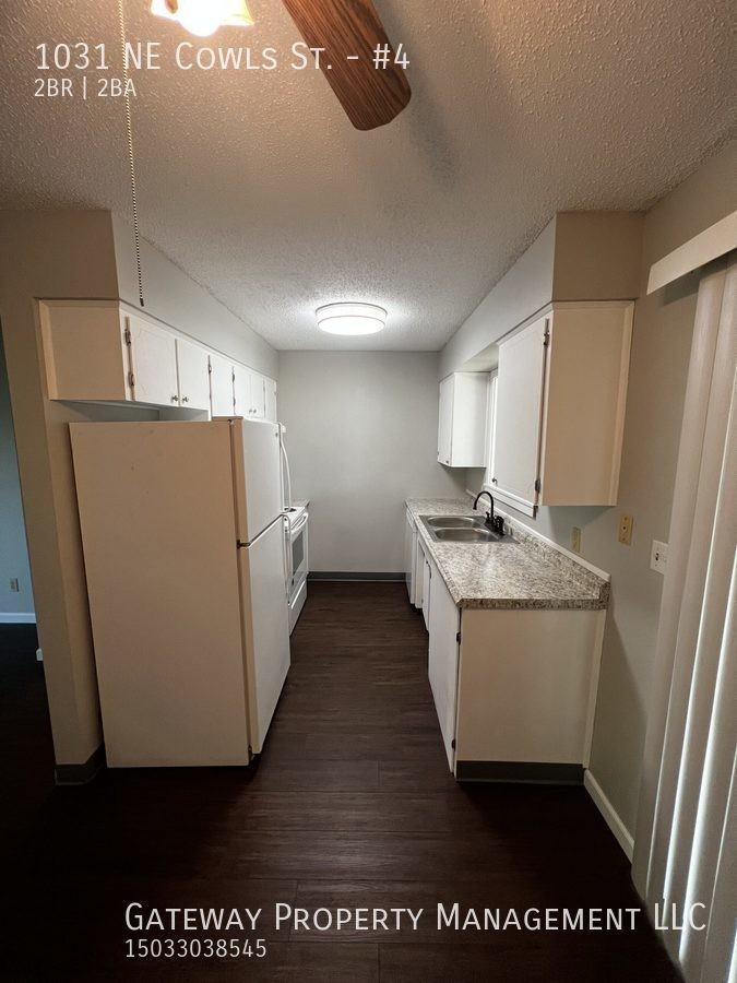 1031 Ne Cowls St #4 - Photo 6 of 16