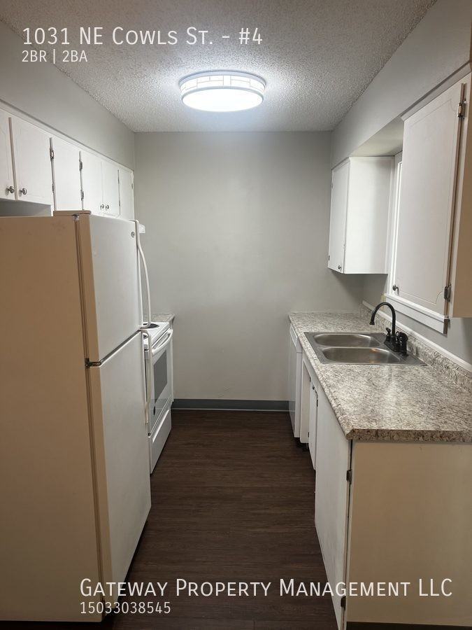1031 Ne Cowls St #4 - Photo 7 of 16
