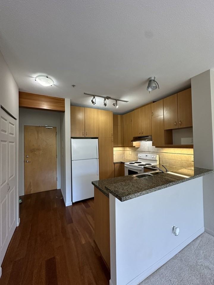 580 Raven Woods Dr - Photo 3 of 13