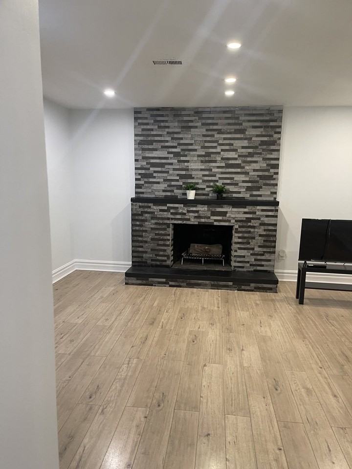 1263 Mohawk Rd W - Photo 2 of 11