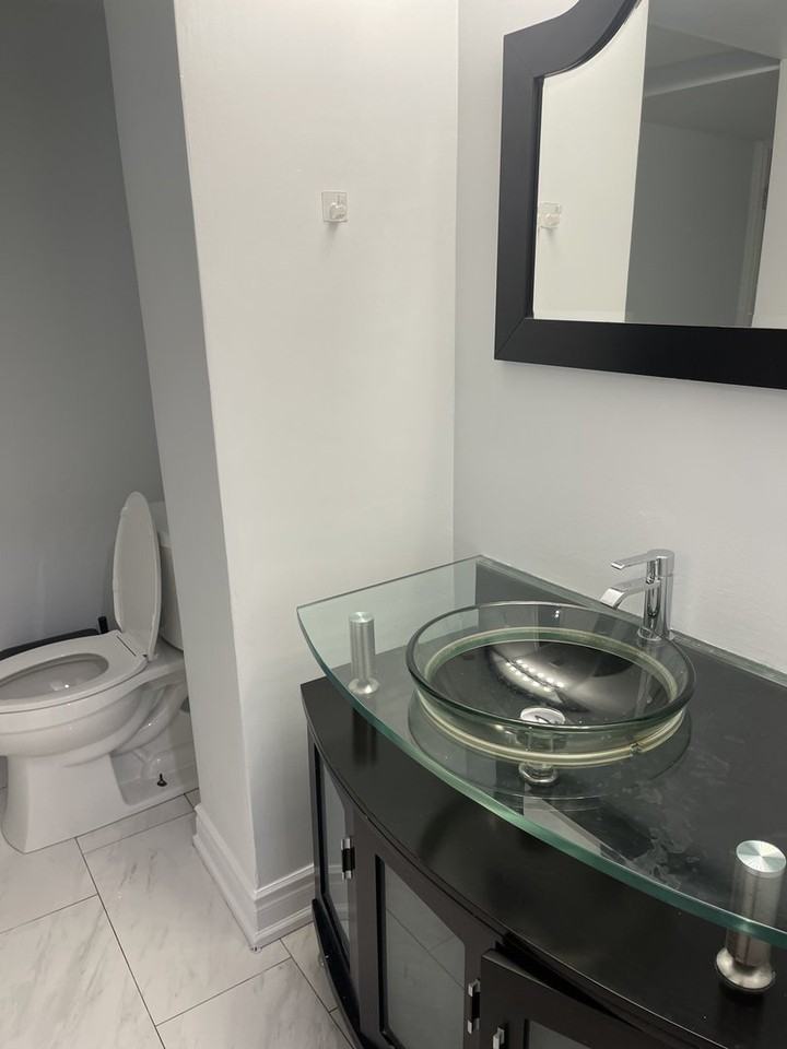 1263 Mohawk Rd W - Photo 3 of 11