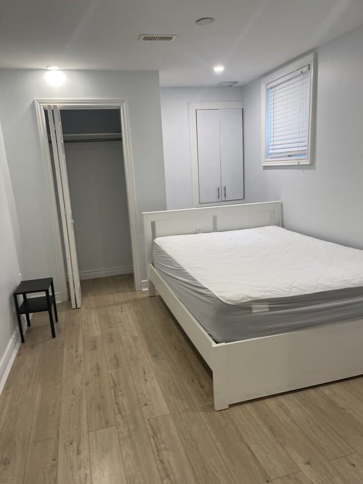 1263 Mohawk Rd W - Photo 5 of 11