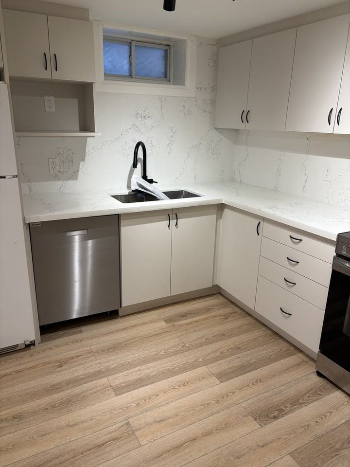 28 Hertford Ave - Photo 3 of 9