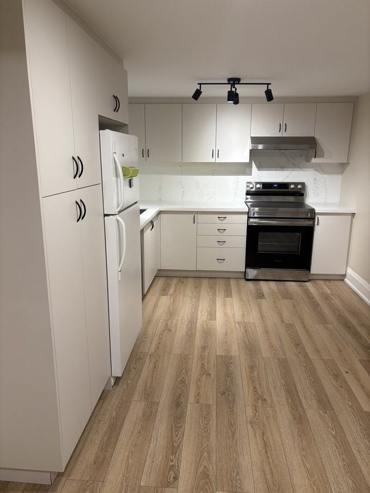 28 Hertford Ave - Photo 4 of 9