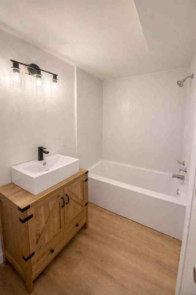 8411 54 St Nw - Photo 3 of 7