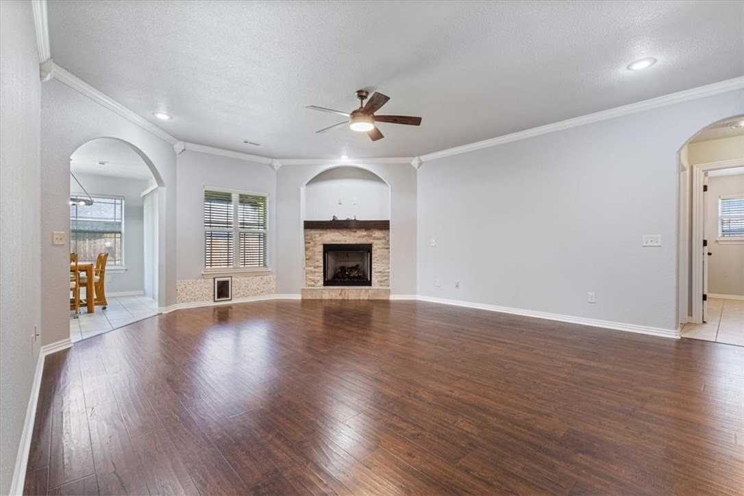 6210 S 38th St - Photo 3 of 19