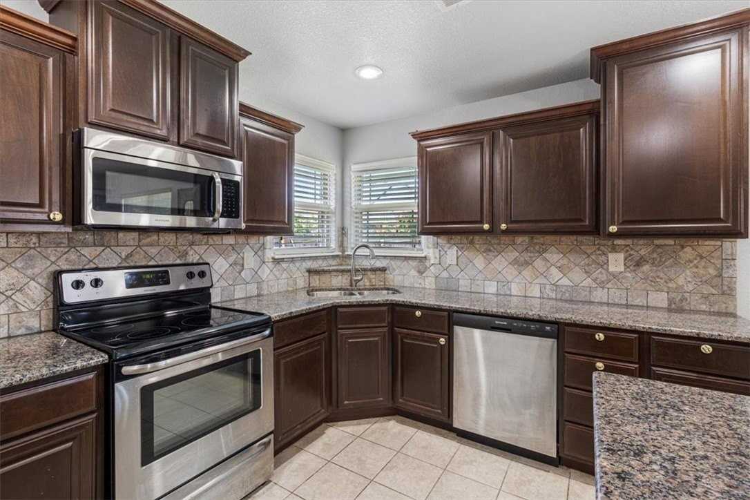 6210 S 38th St - Photo 7 of 19