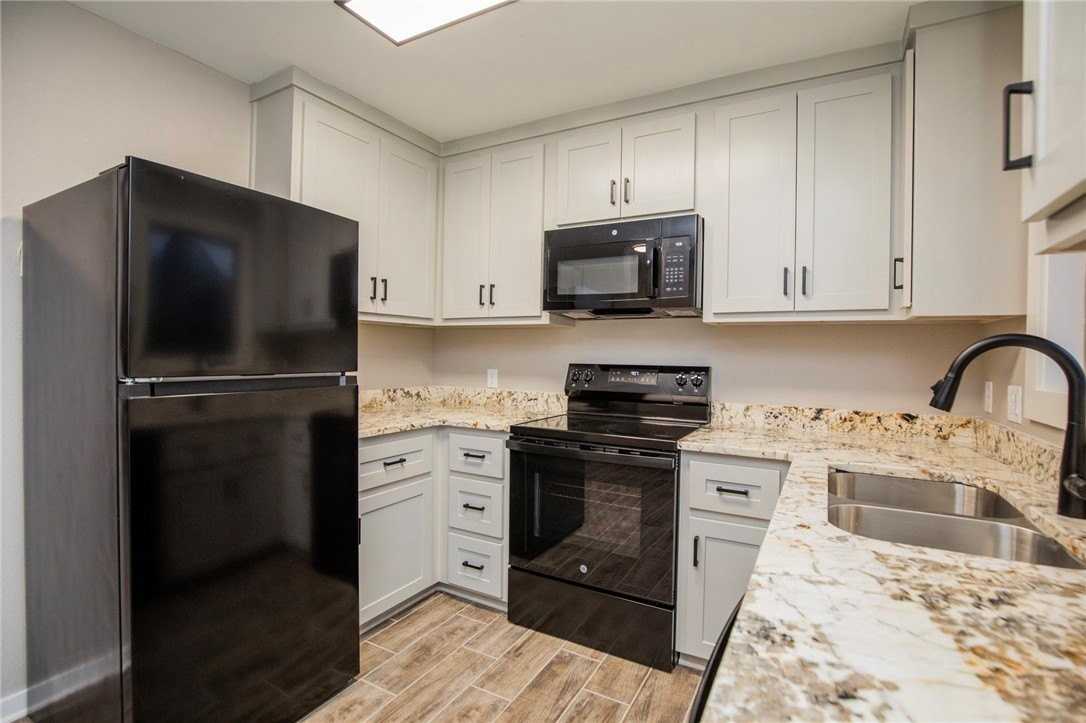 221 E Adobe St - Photo 3 of 11