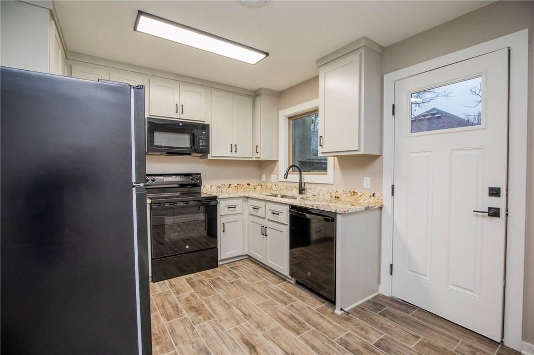 221 E Adobe St - Photo 7 of 11