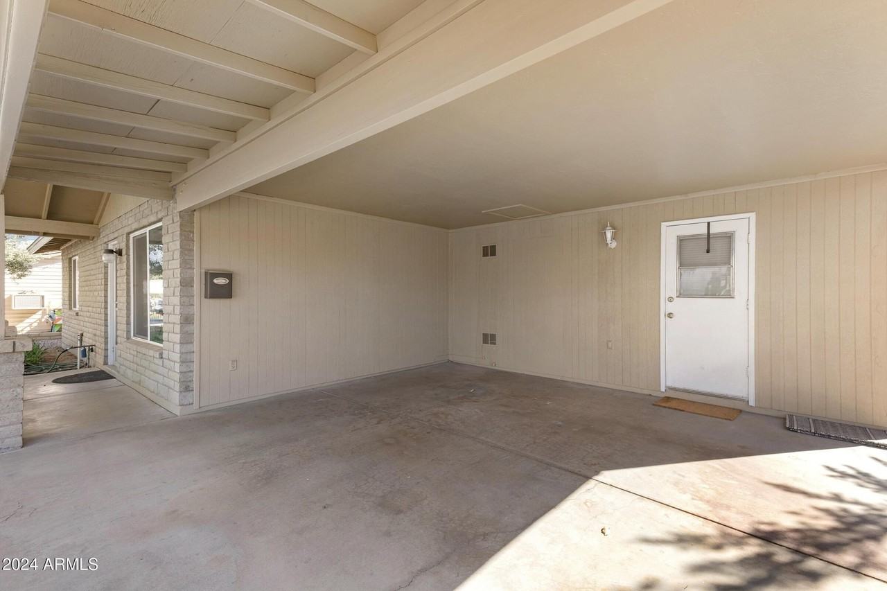 425 E Oxford Dr - Photo 4 of 19